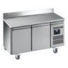 DESSERTE REFRIGEREE INOX AVEC DOSSERET 100 X 20 MM,  -2/+8°C,  2 P. GN1/1, ROULETTES Ø100 MM, L 1360 P 700 H 850