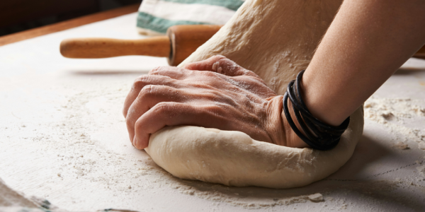 Fabrication d'un pain artisanal : étapes et ingrédients clés