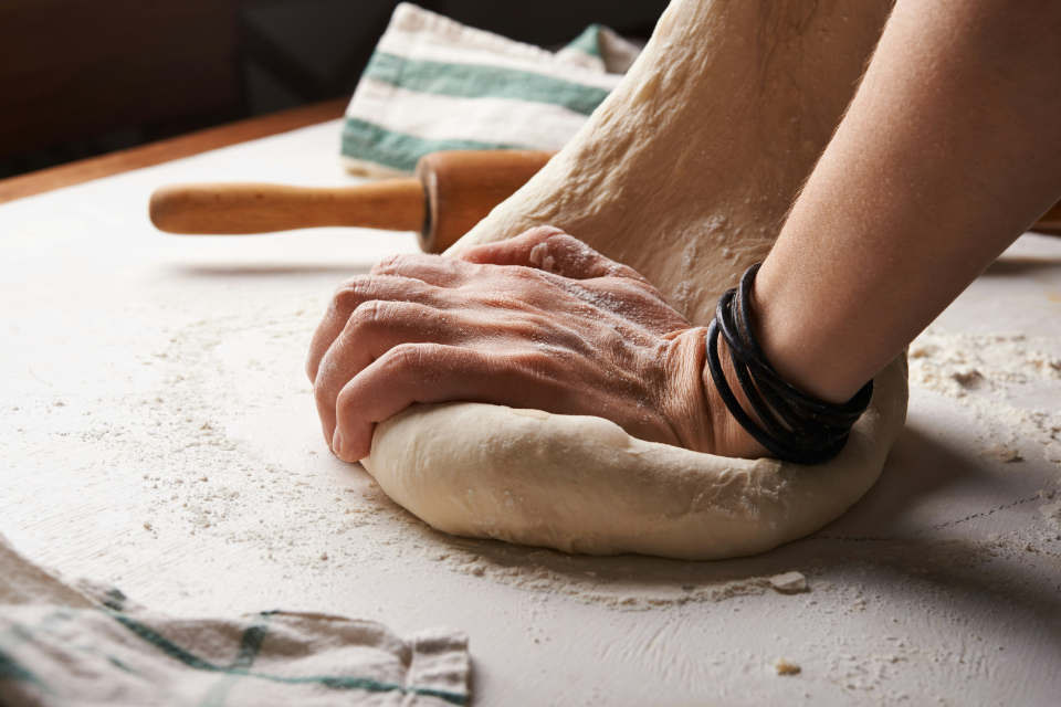 Fabrication d'un pain artisanal : étapes et ingrédients clés