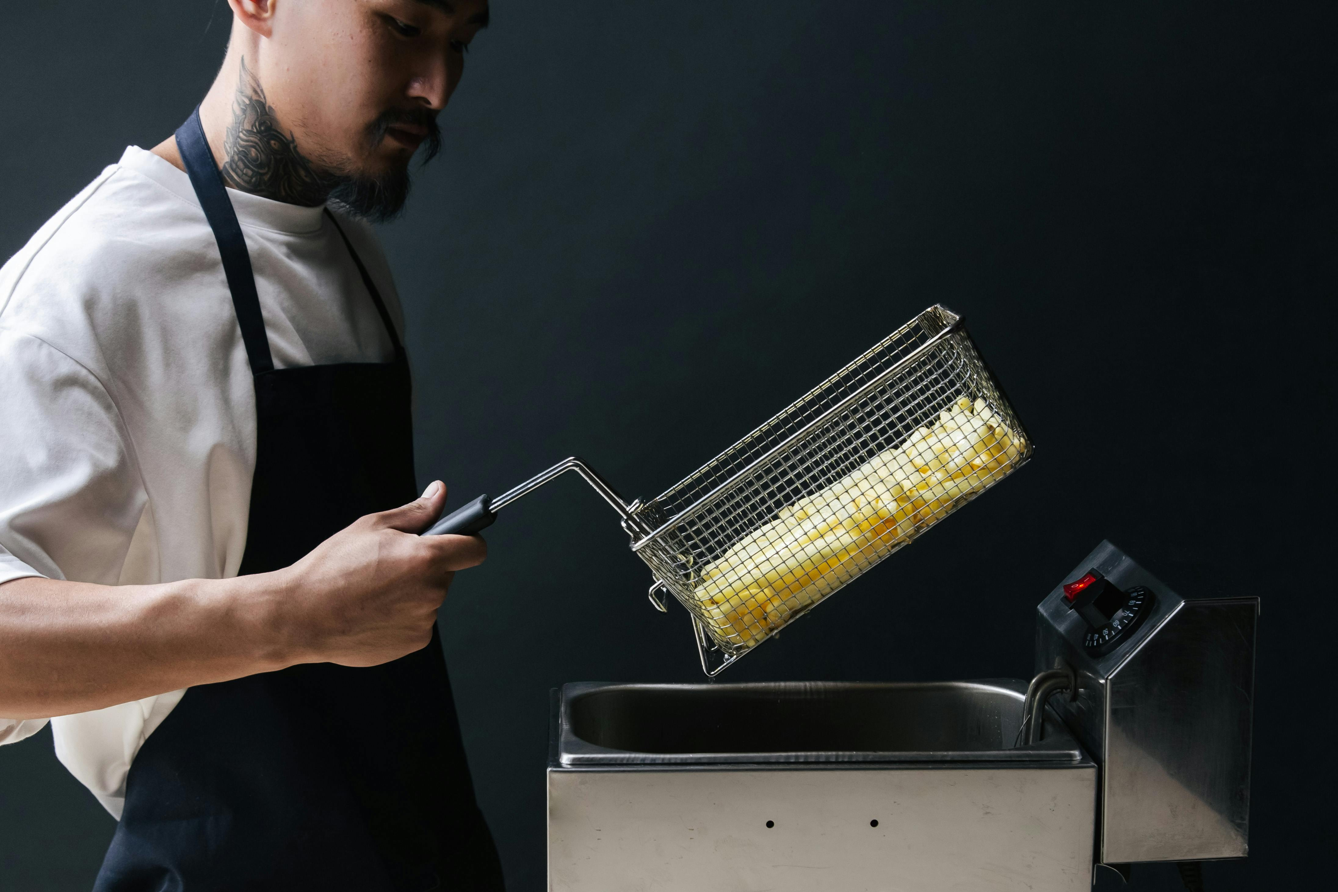 Comment nettoyer et dégraisser une friteuse professionnelle ?